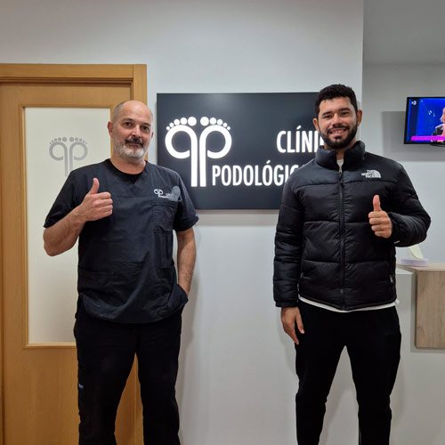 Podologo Alberto Martinez y Nick Hardt